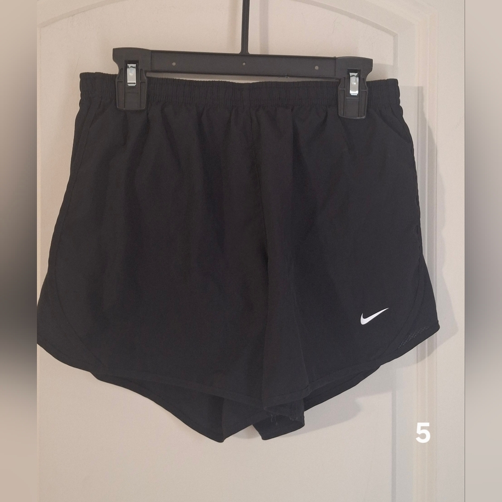 Nike Girls's Athletic Black girls youth shorts Sz XL Hiking Travel Sport Cruise